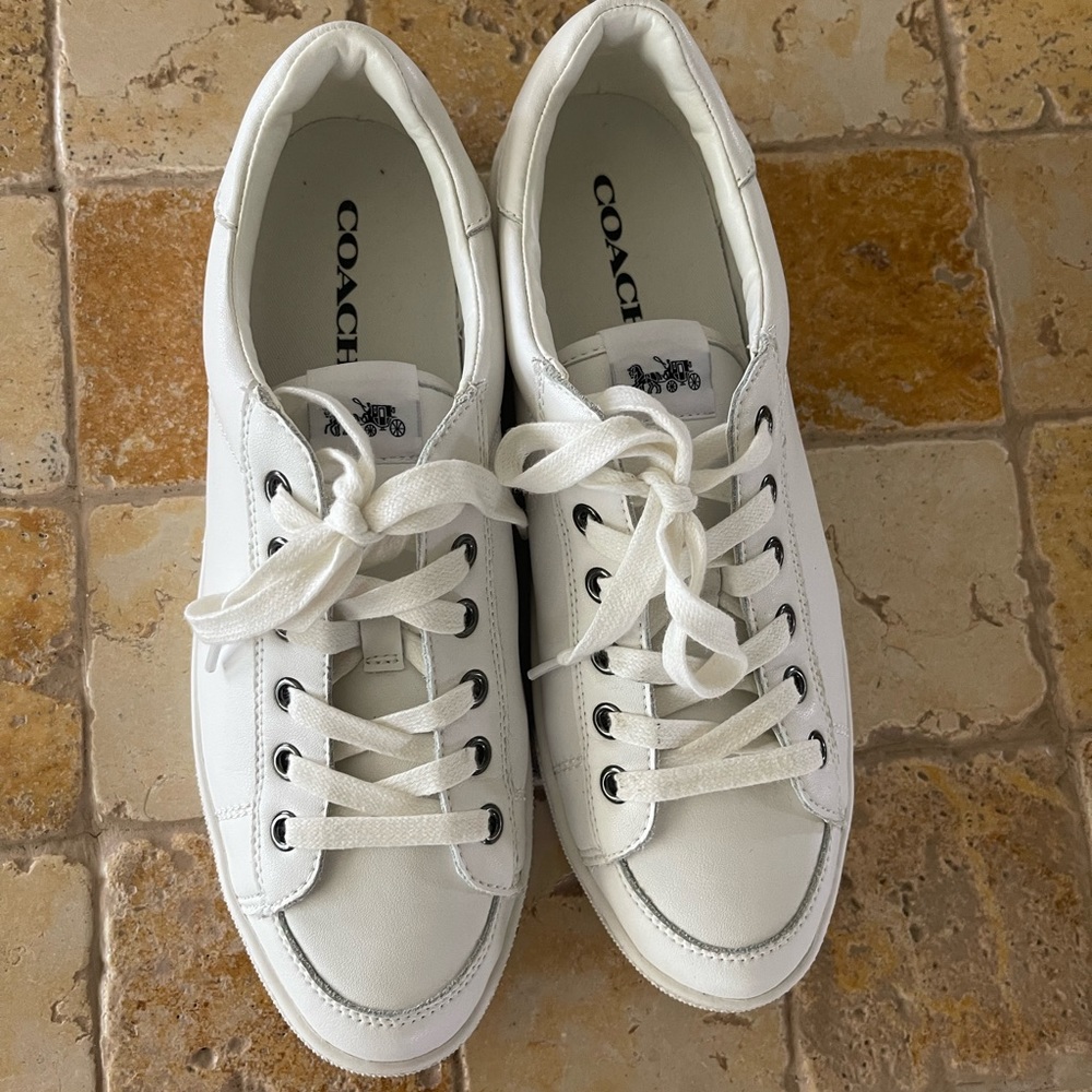 Womens casual sneakers